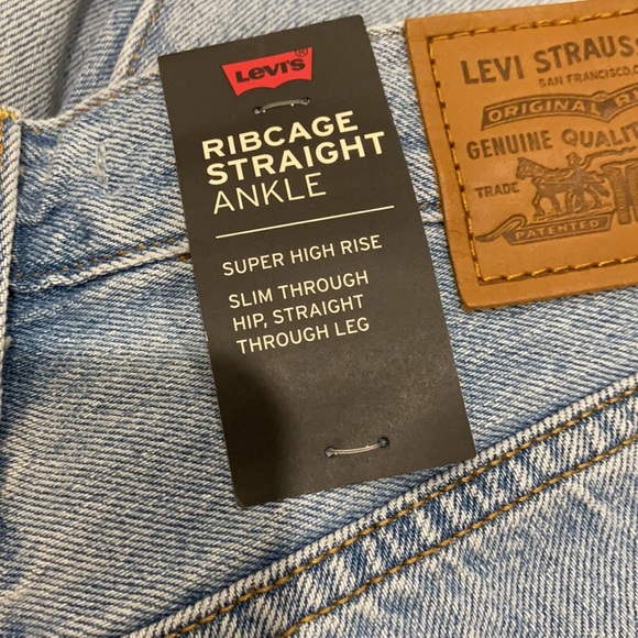 Levi's® Premium RIBCAGE STRAIGHT ANKLE JEANS - Picture 12 of 15